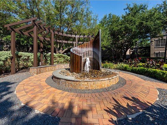 Midtown Fountain Area