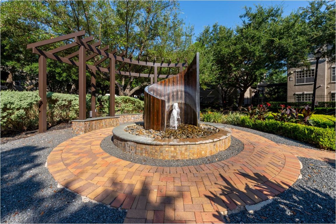 Midtown Fountain Area
