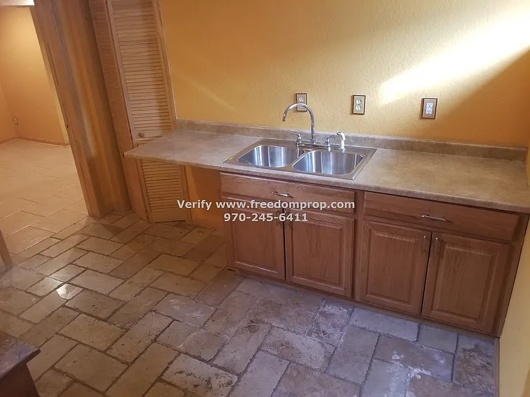1015 Belford Ave — Photo 7