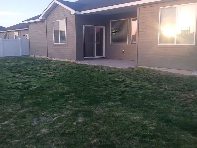 1405 Meadow Ln — Photo 6