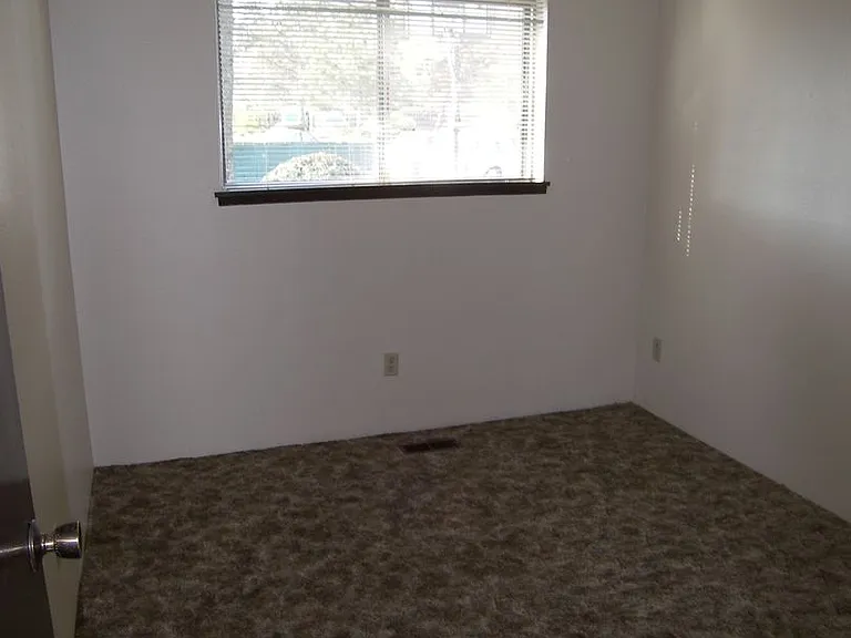 8775 SW Locust St #1-14 — Photo 6
