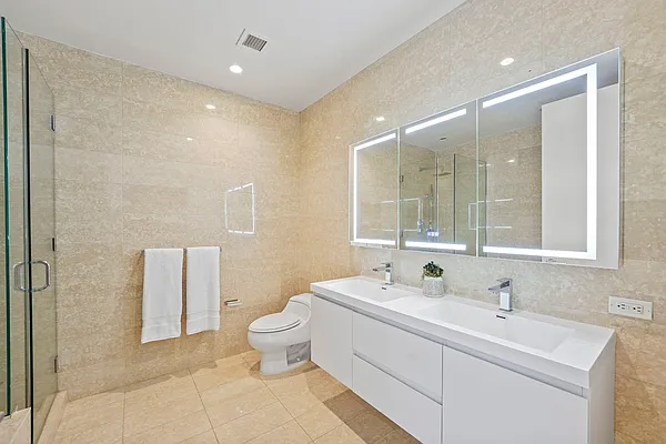 Bathroom, photo 1