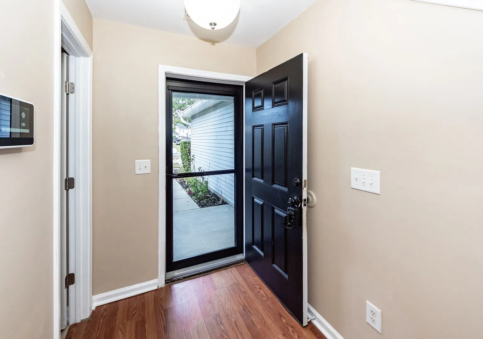 4 Bedroom, 2.5 Bathroom Home in St. Charles Place - Goose Creek — Photo 4