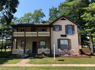 327 Charles St, Belleville, MI 48111
