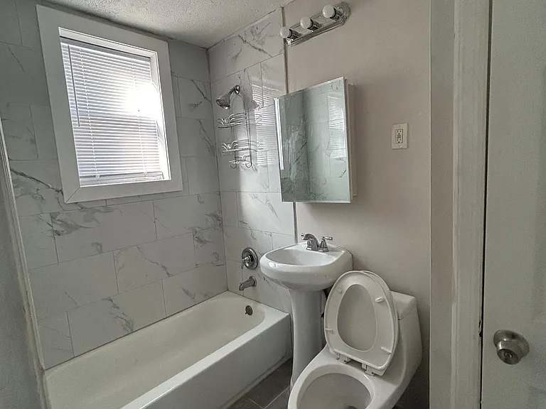580 Jefferson Ave #1J — Photo 3