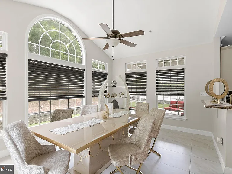 7202 Exbury Ct — Photo 15