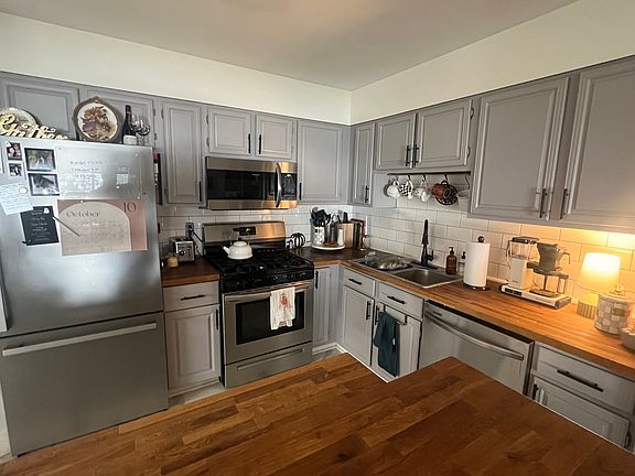 5th image of 126 Parkwood Dr