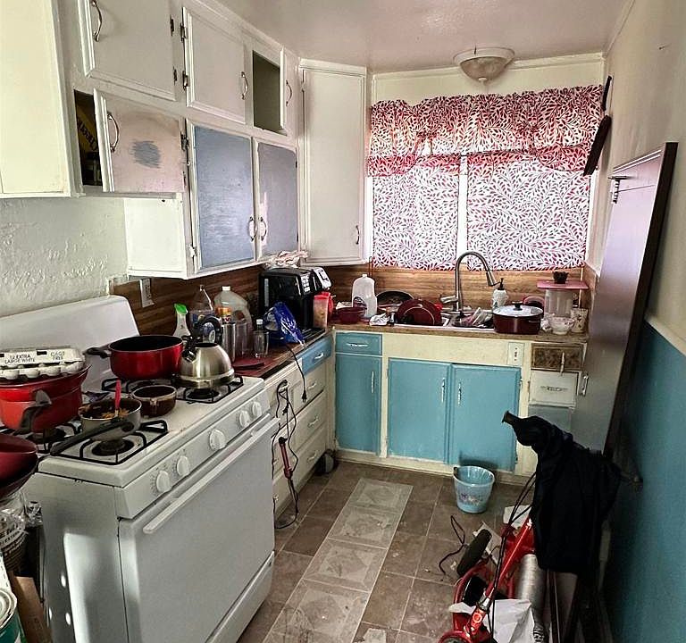 1st image of 1437 E 18th St E