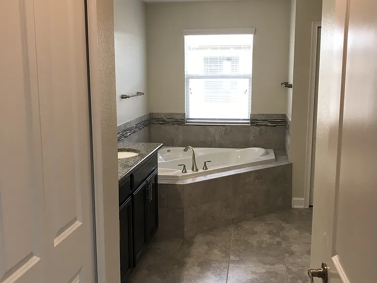 11131 Sycamore Woods Dr — Photo 31