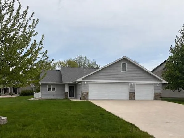 1367 Heritage Ave NW, Hutchinson, MN 55350