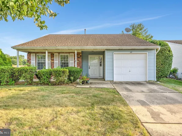 29 Carriage Hill Ln, Columbus, NJ 08022