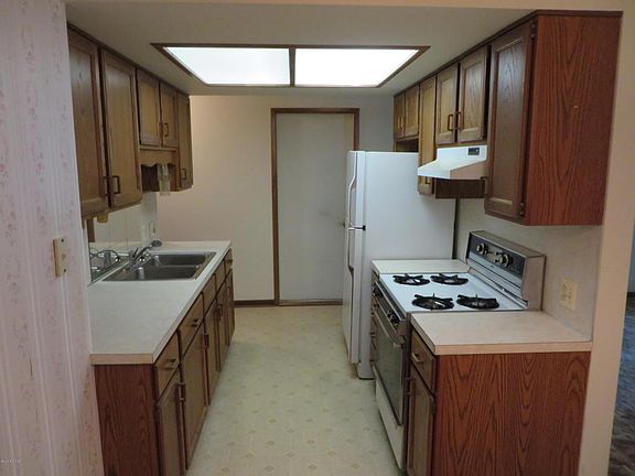 5th image of 230 S State St APT 152