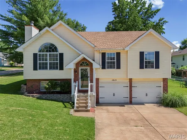 1015 Thames Dr, Imperial, MO 63052
