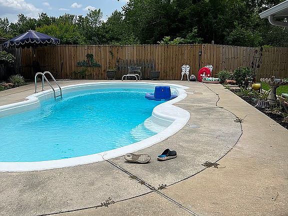 4th image of 643 Victor Dr
