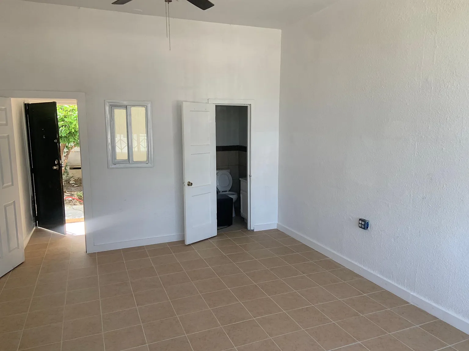 5728 E Beverly Blvd — Photo 4