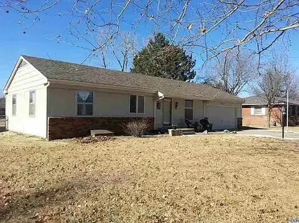 3903 Quivira Dr, Hutchinson, KS 67502