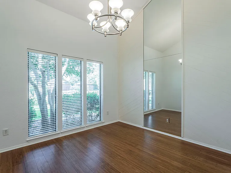 3300 Wells Dr — Photo 6