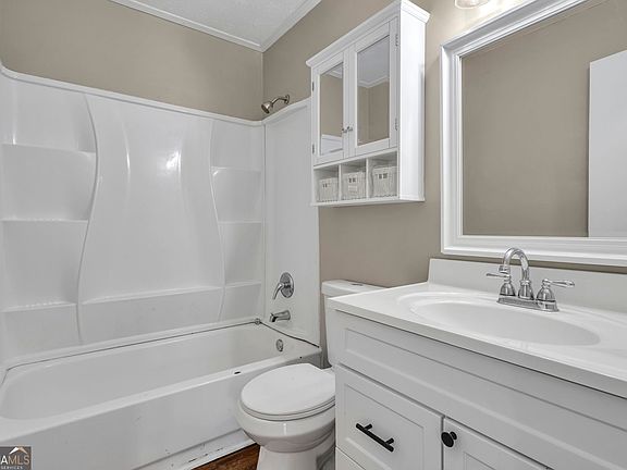 3rd image of 8673 Plumtree Dr