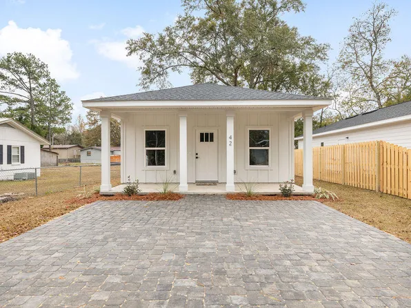 42 Eckie Dr, Freeport, FL 32439