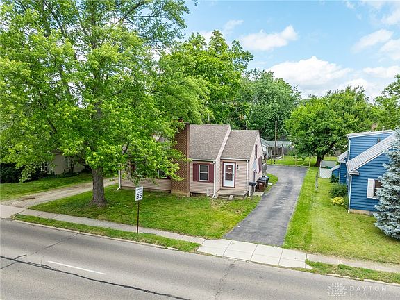 2nd image of 709 E Dorothy Ln