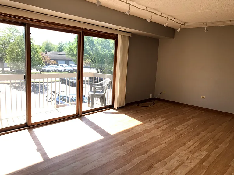 1056 Ashley Ct N #2C — Photo 3