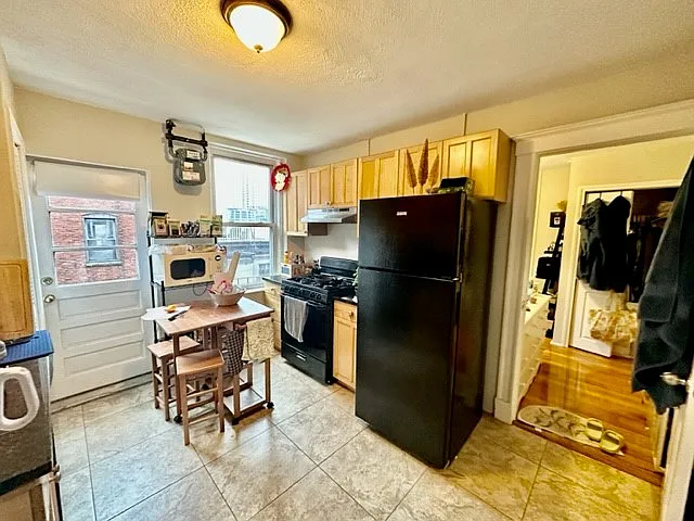220 Hanover St #11