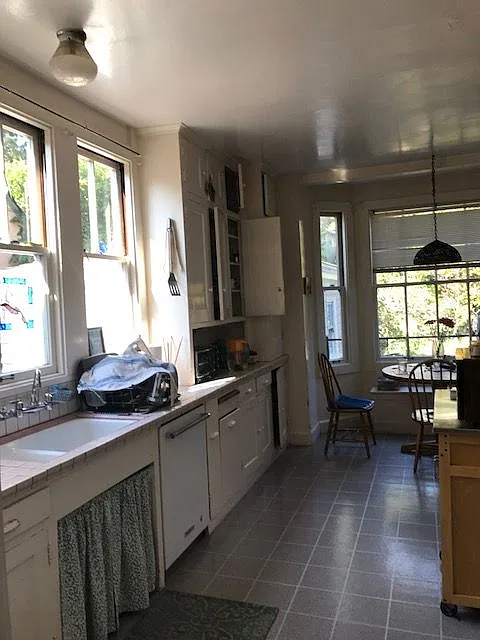 3 bed, 3.0 bath, 2200 sqft, $5,000 — Photo 2