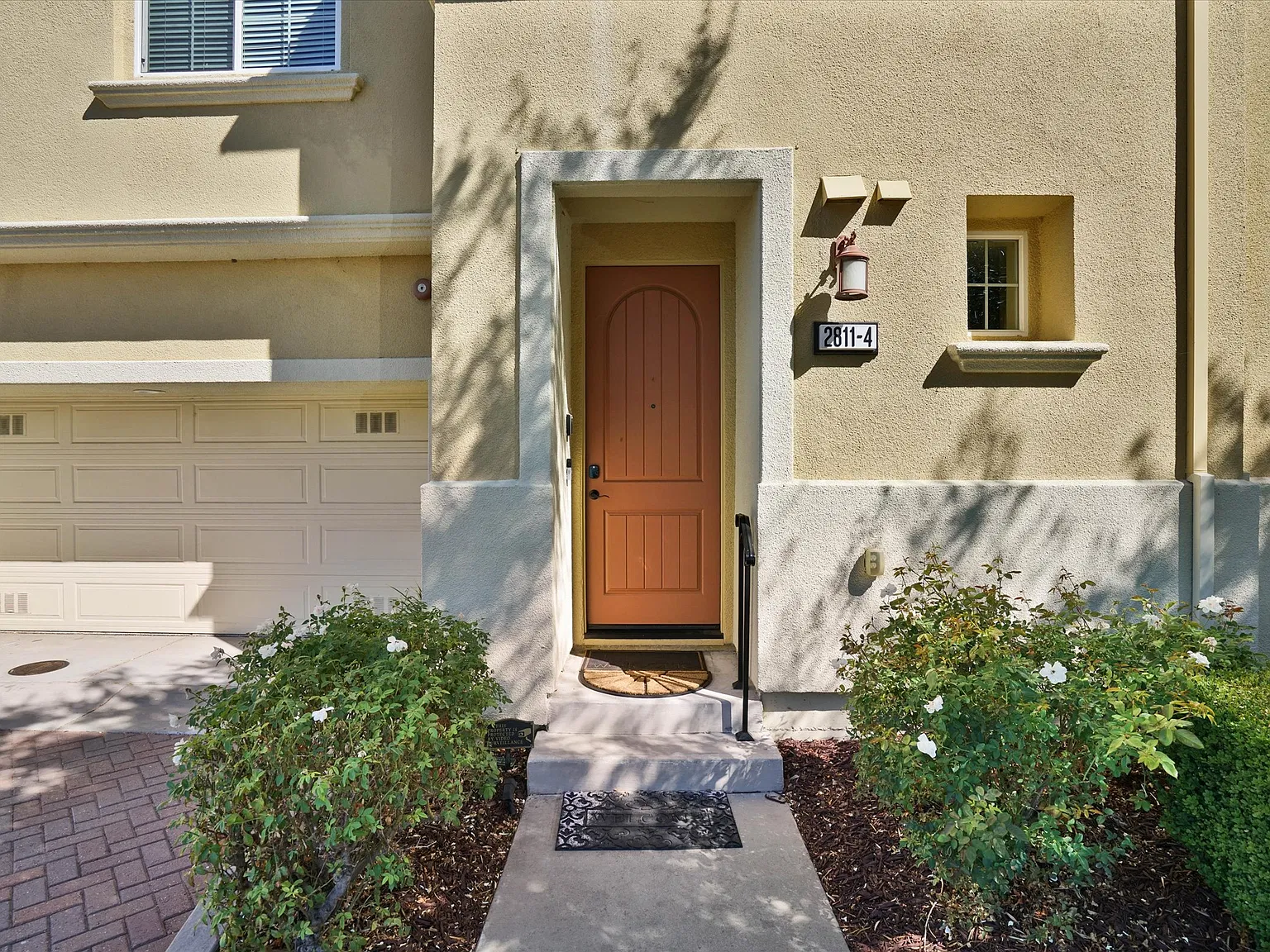 3 bed, 1806 sqft, $4,200 — Photo 2