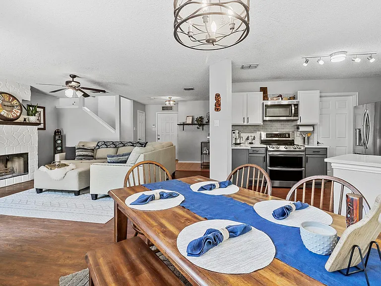 2202 Barton Springs Dr — Photo 14
