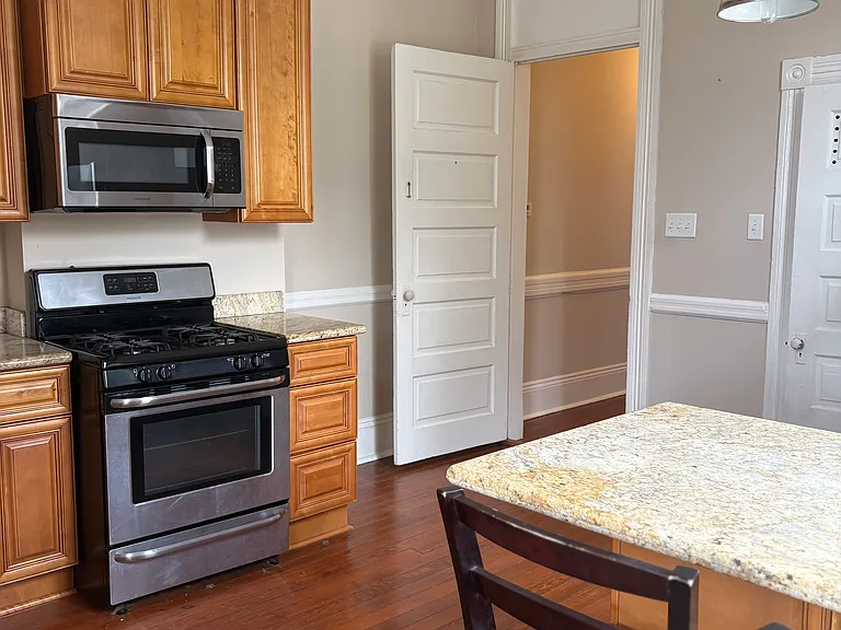 200 S Scott St — Photo 14