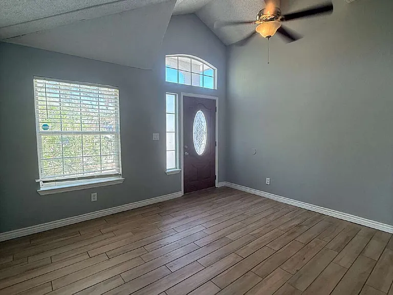 4740 Robert Acosta Dr — Photo 18