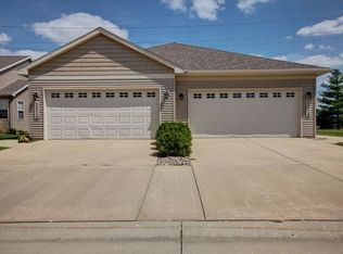 2218 Pebblebrooke Ln, Urbana, IL 61802