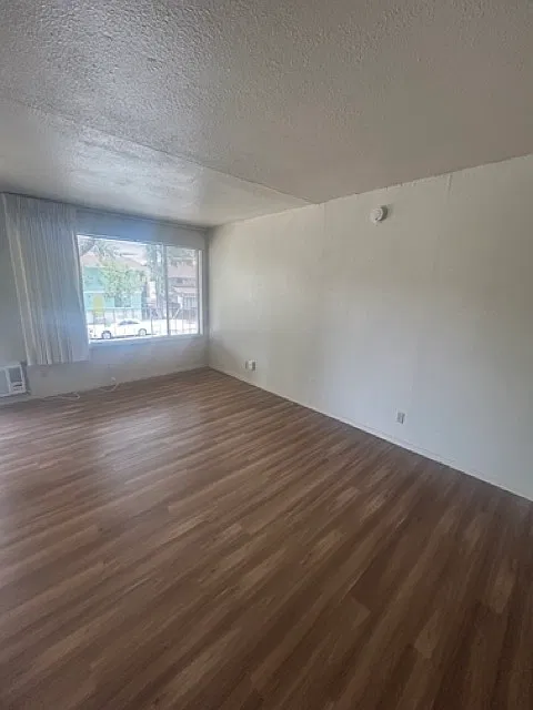Building Photo 5