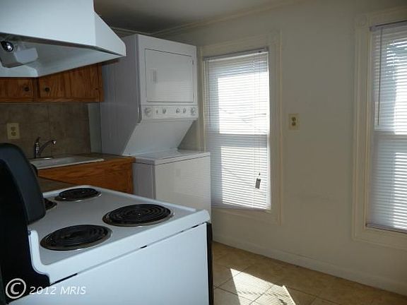 4th image of 301 Pitt St