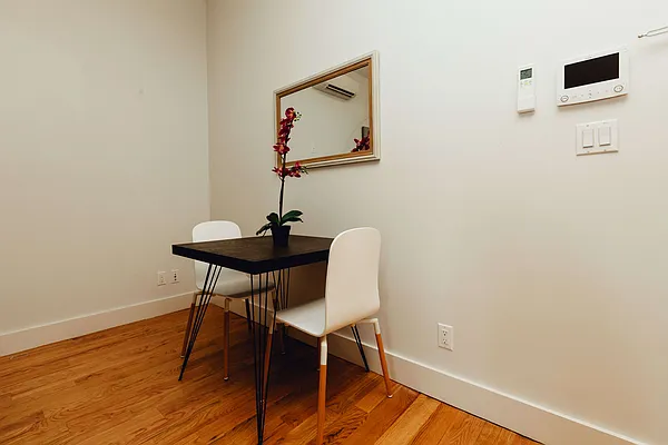 Rented by Nooklyn NYC LLC | media 79