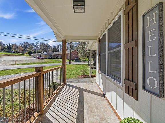 2nd image of 232 Stekoa Falls Rd