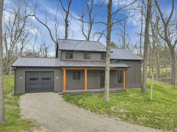 889 Blacksnake Rd, Utica, OH 43080