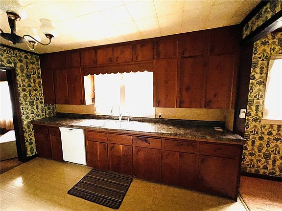 4th image of 425 E McCracken Ave