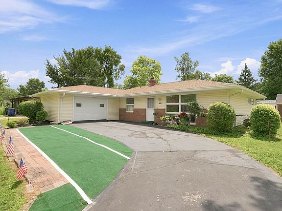 2nd image of 2311 W Surrey Dr
