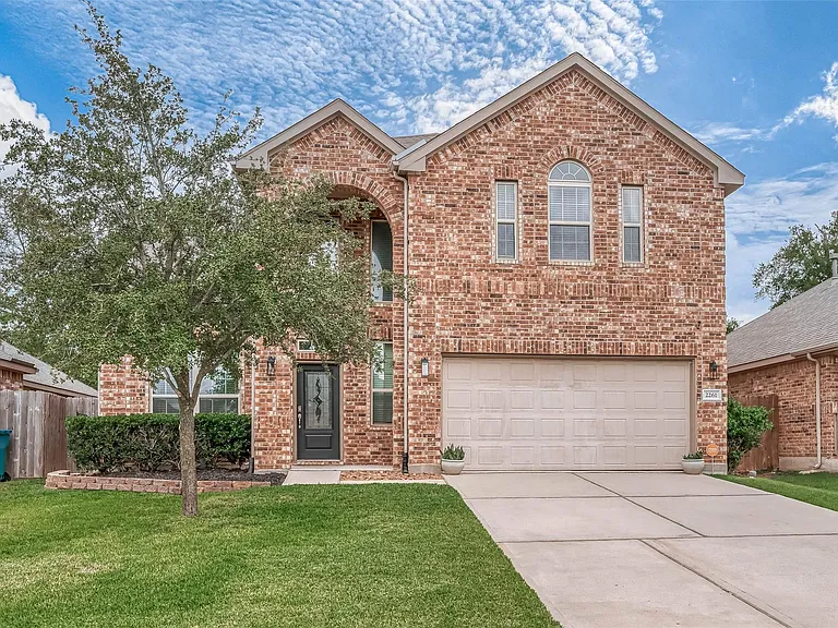 2261 Oak Circle Dr N — Photo 2