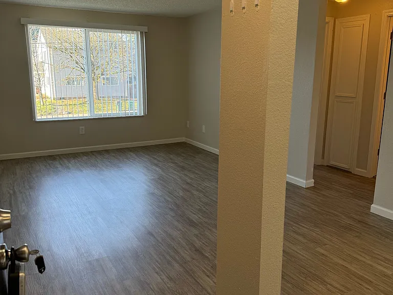 Emerald Park Apartments — Photo 5