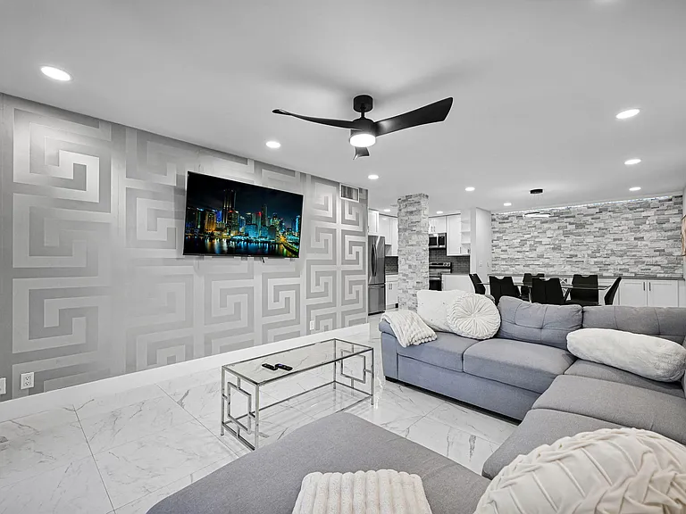 6279 Bay Club Dr #3 — Photo 8