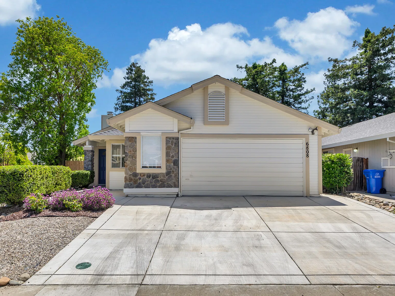 6808 Risata Way — Photo 2