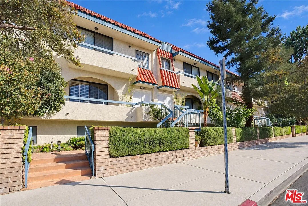 3 bed, 4.0 bath, 2825 sqft, $4,650 — Photo 1