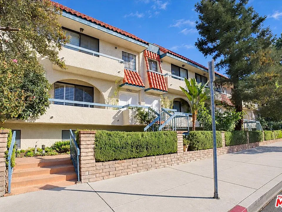 5352 Zelzah Ave #14