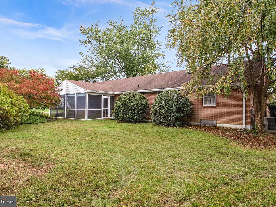 2nd image of 1127 Windon Dr