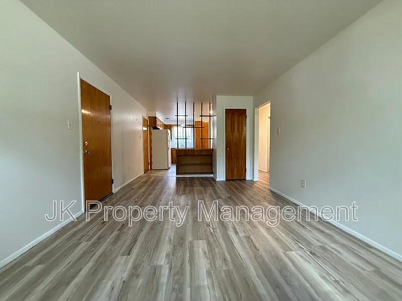 2 bed, 1.0 bath, $925 — Photo 3