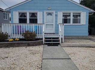 218 11th St, Beach Haven, NJ 08008