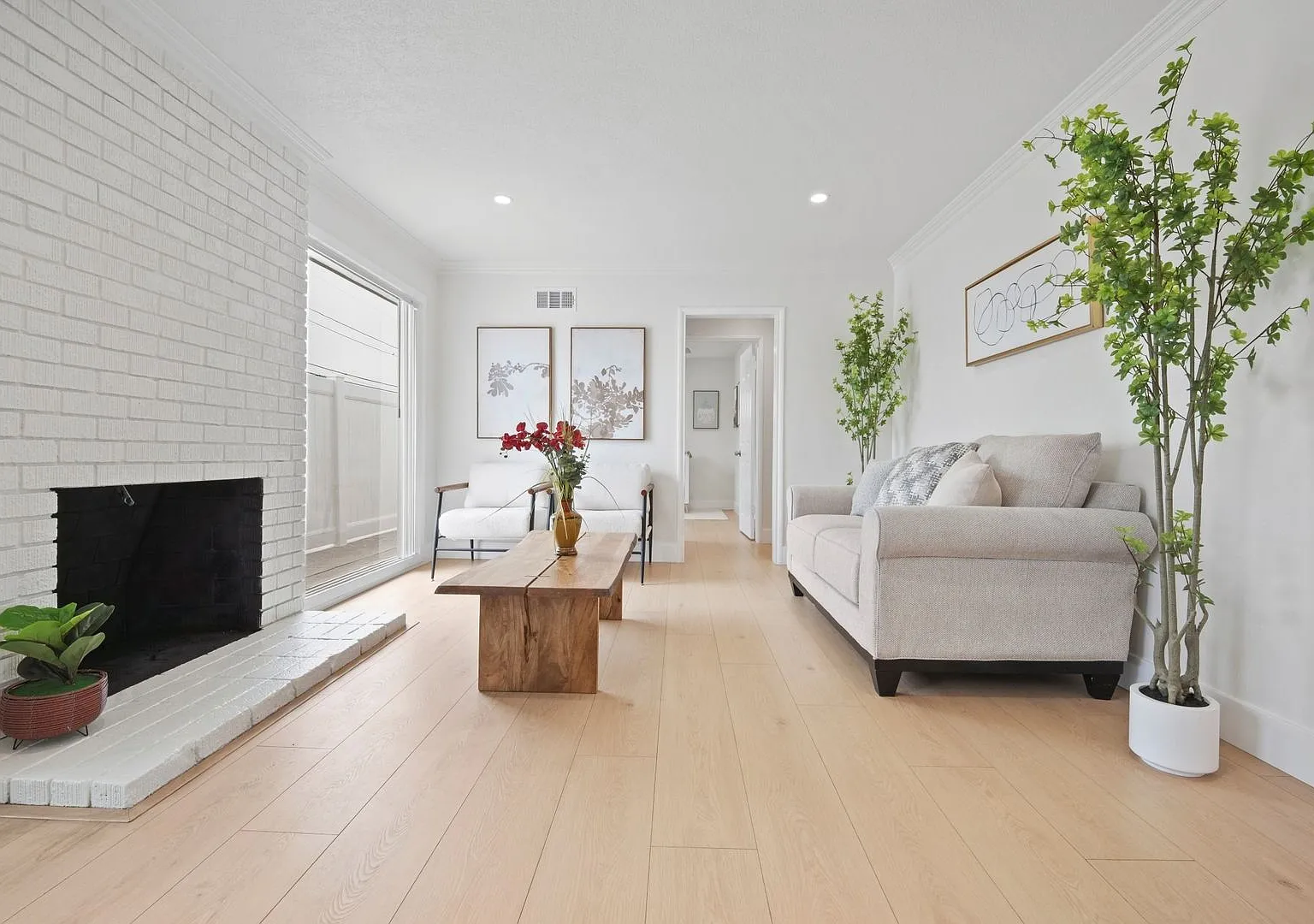 Showing Times: to schedule a viewing, please contact us — Photo 3