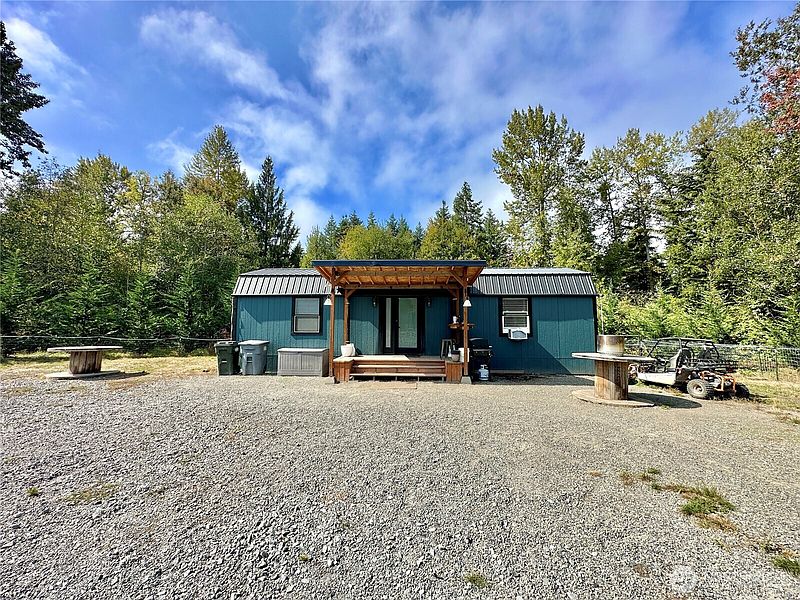3rd image of 716 390th Street